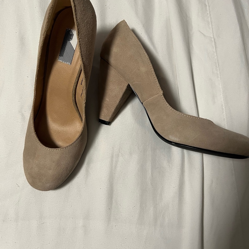 Urban Outfitters Bone Color Suede Round Toe Pumps